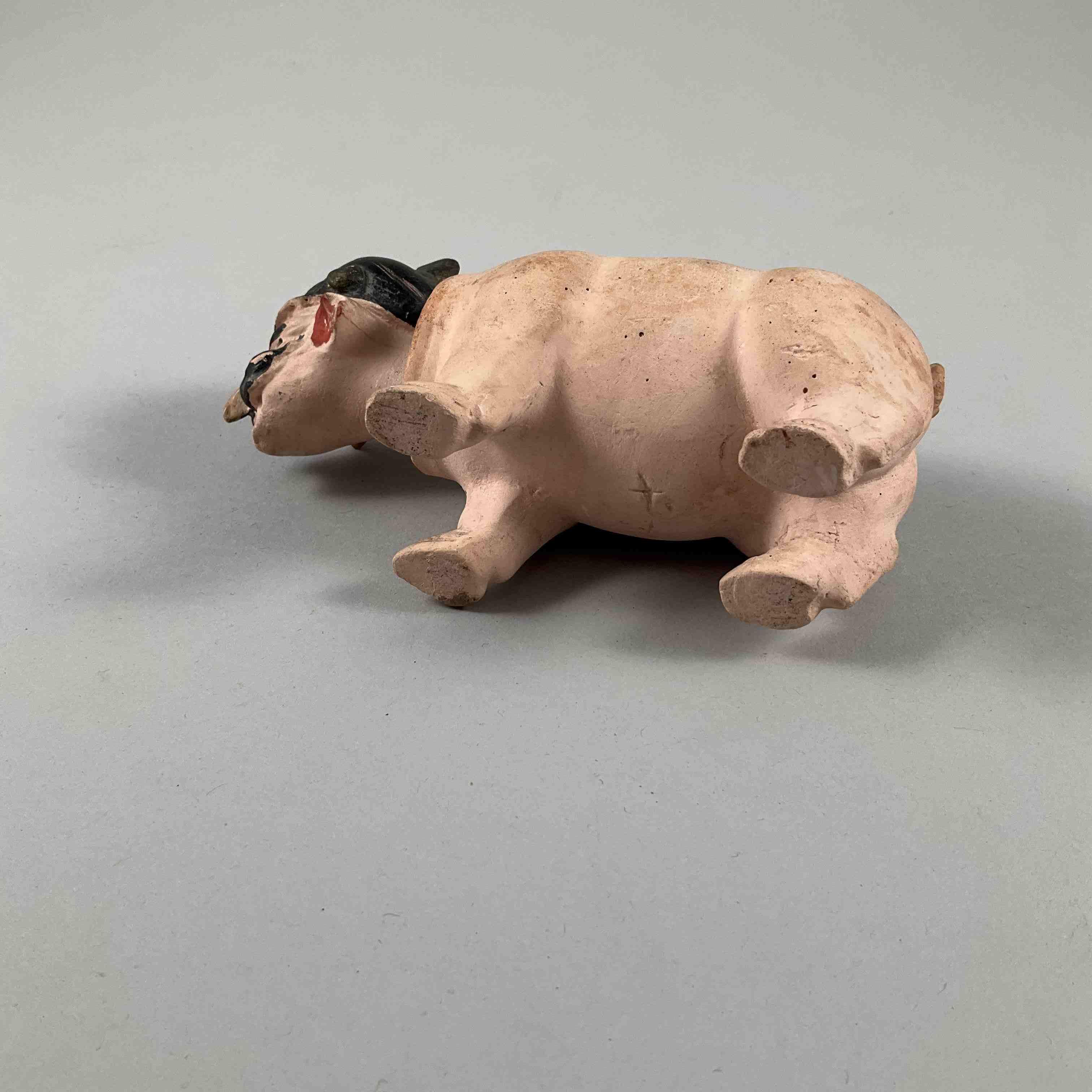 FRANCE. 1ère G.M.. SUJET en plâtre polychrome figurant un cochon...