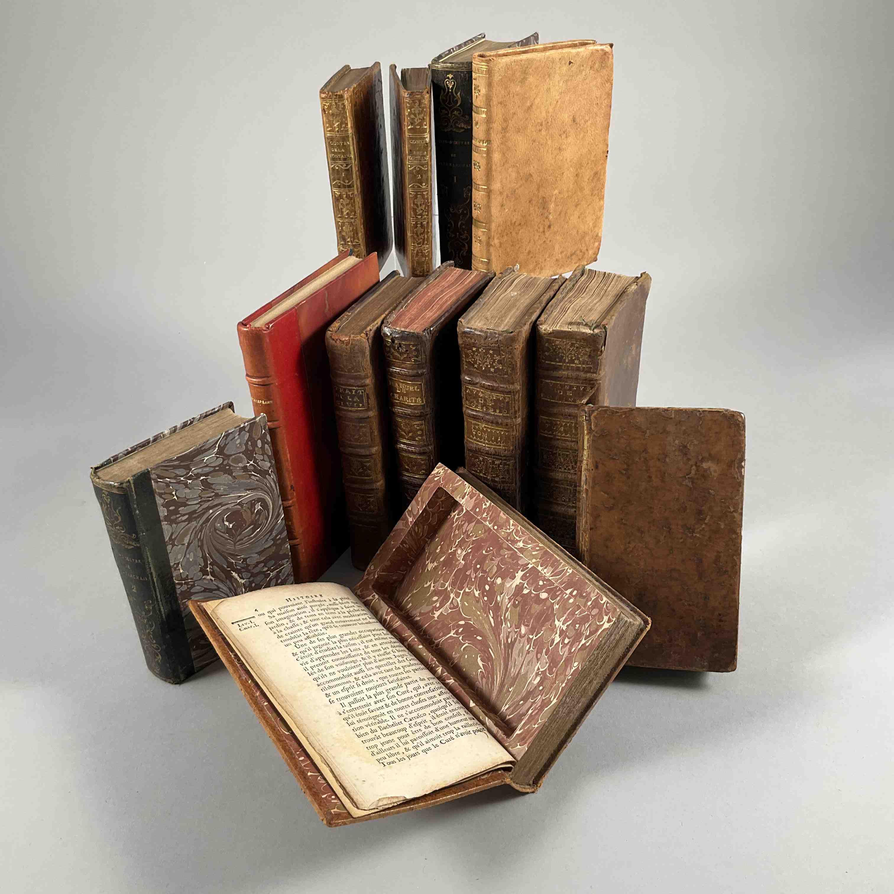 Lot de livres XVIIIe à XXe, 12 volumes dont Contes...