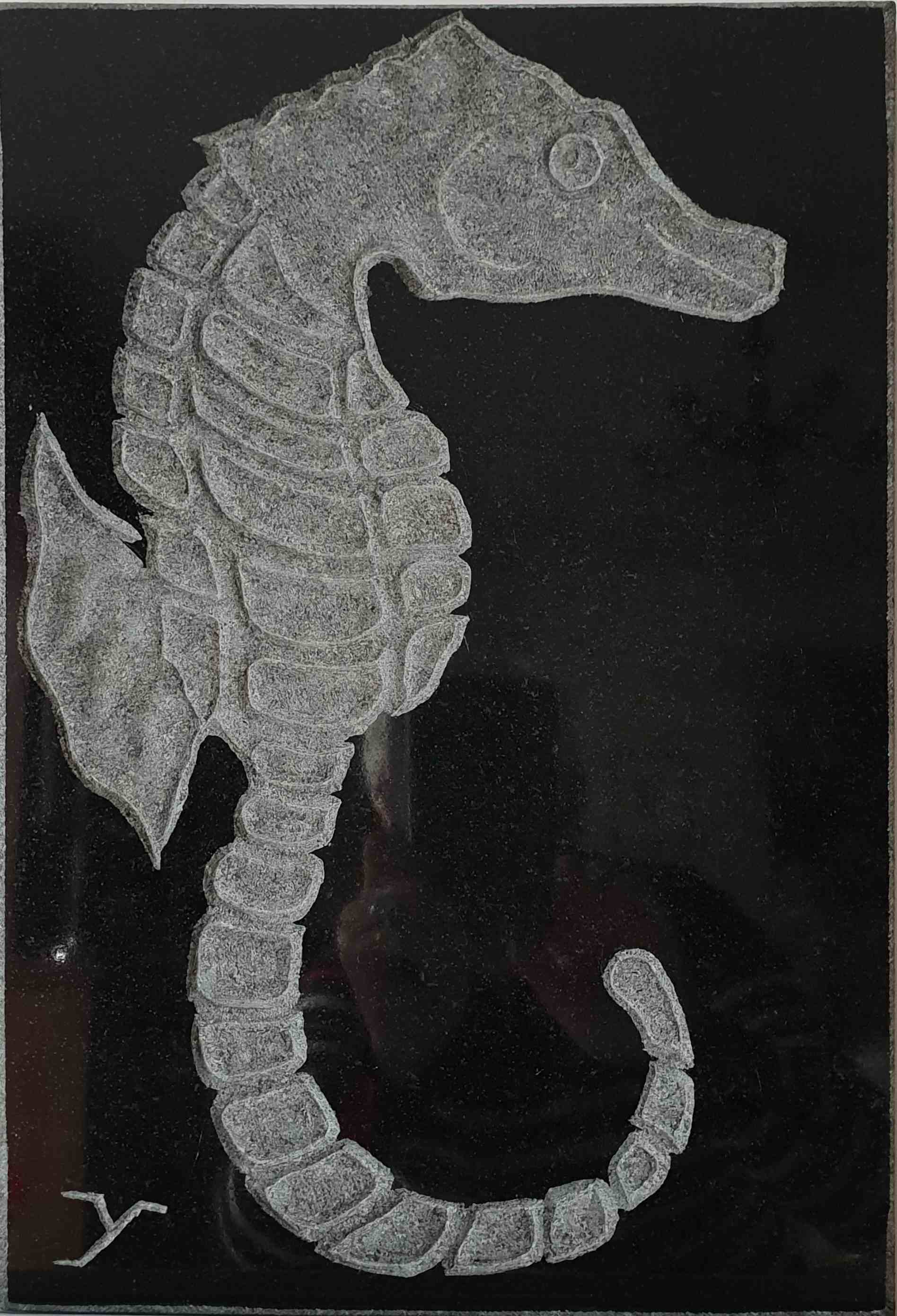 Yann CHANCEREL (XXIe)"Hippocampe"Granit sculpté monogrammé en bas à gauche.Yann Chancerel...