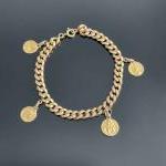 BRACELET en or jaune maille gourmette (creuse) retenant quatre petites...