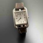 HERMES. MONTRE-BRACELET de dame, modèle "Cape Cod", en acier. Cadran...