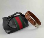 GUCCI, DEUX PIECES :- CEINTURE en cuir havane et tissu...