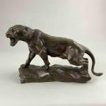 Thomas CARTIER (Marseille, 1879 - Saint-Vallier, 1936)
Lionne rugissant.
Bronze patiné signé....