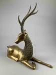 Ecole EXTREME-ORIENTALE du XXe siècle. 
Cerf couché. 
Bronze.
Hauteur : 59...