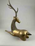 Ecole EXTREME-ORIENTALE du XXe siècle. 
Cerf couché. 
Bronze.
Hauteur : 59...