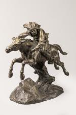 Antoine BOFILL (c.1875-1939/53)Indien à cheval (1915)Bonze patiné.Hauteur : 40 cm....