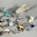 Réunion d'une vingtaine d'OBJETS DE DECORATION d'animaux marins en verre,...