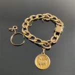 BRACELET maille gourmette en or jaune retenant une médaille "taureau"...