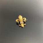 BROCHE fleur de lys en or jaune nouée d'une barette...