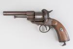 REVOLVER type 1858 civil signé LEFAUCHEUX calibre 12 mm. 
Guidon...