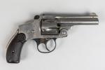 REVOLVER SMITH & WESSON Safety Calibre 38 CF. 
Finition nickelé...