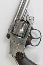 REVOLVER SMITH & WESSON Safety Calibre 38 CF. 
Finition nickelé...