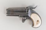 PISTOLET REMINGTON DERRINGER OVER UNDER 1er modèle. Il s'agit d'une...