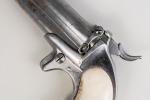 PISTOLET REMINGTON DERRINGER OVER UNDER 1er modèle. Il s'agit d'une...