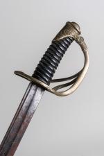 SABRE d'OFFICIER DE CAVALERIE légère modèle 1822. Garde en laiton...