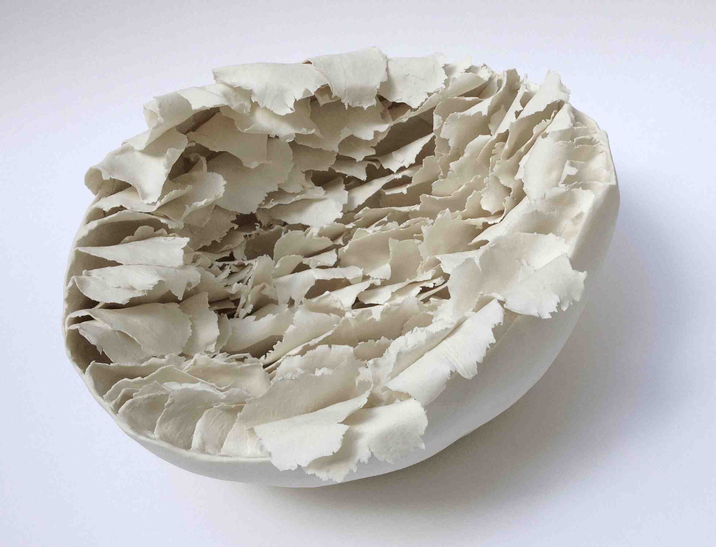 Pascale MORIN (Plouha). 
Coquille. 
Biscuit de porcelaine. 

"Artiste plasticienne, céramiste....
