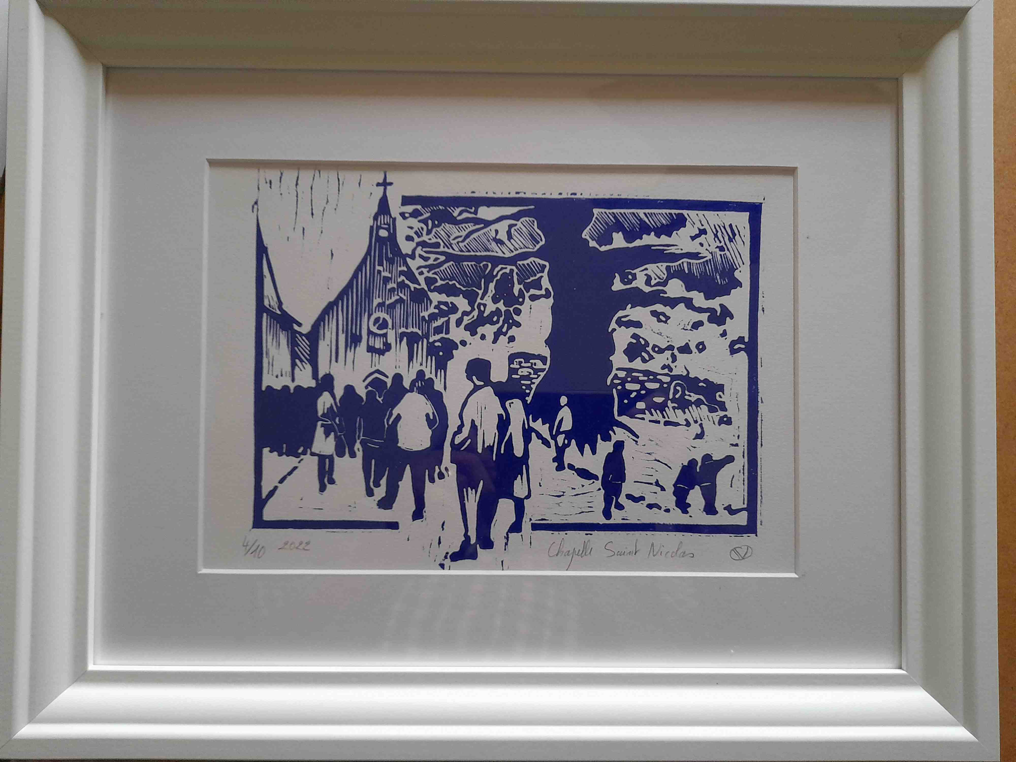 Céline VERDIERE. 
Arrivée à Chapelle Saint Nicolas. 
Linogravure. Encadrée. 
37...