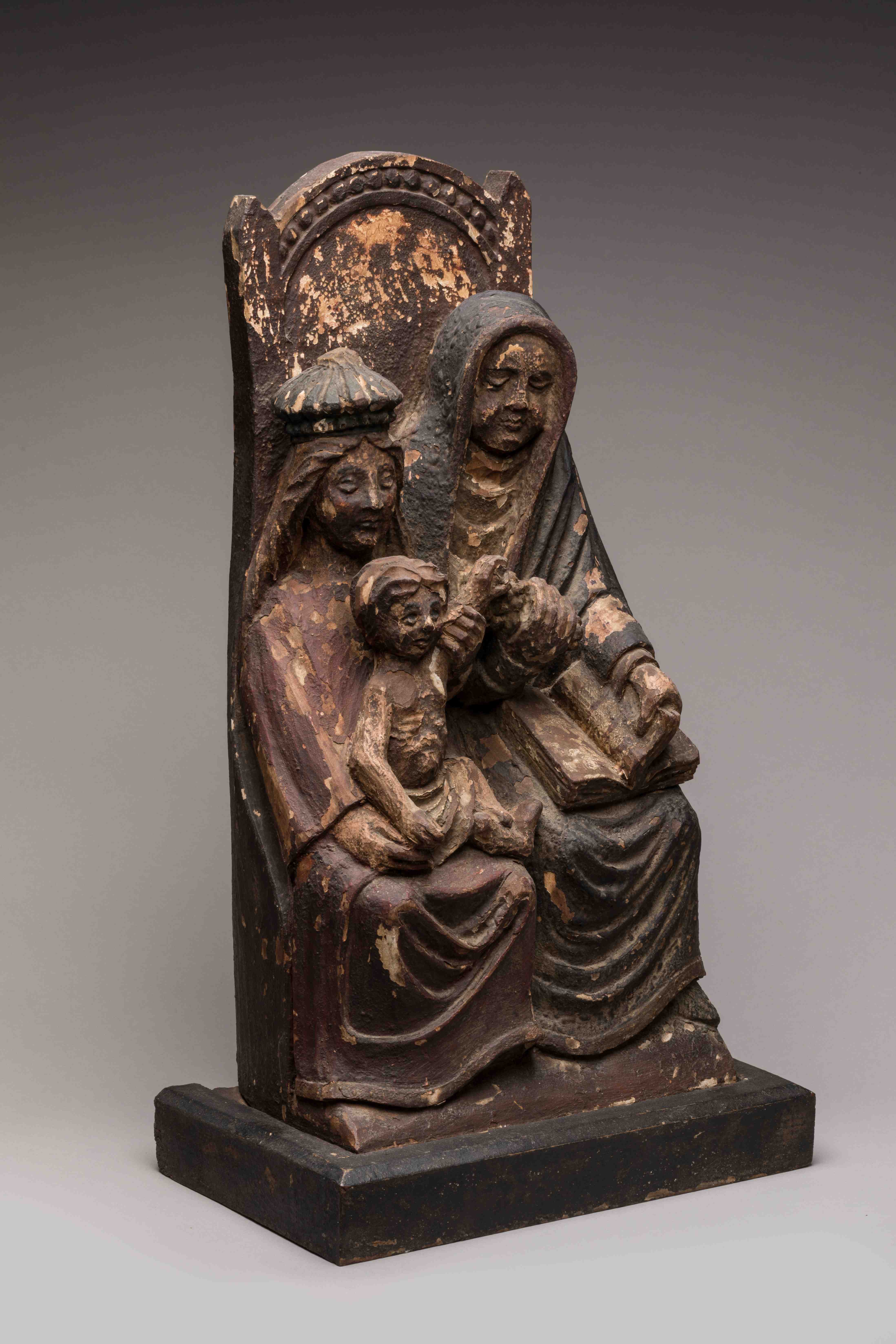 SAINTE ANNE TRINITAIRE de Châteaulin
Groupe en bois sculpté et polychromé...