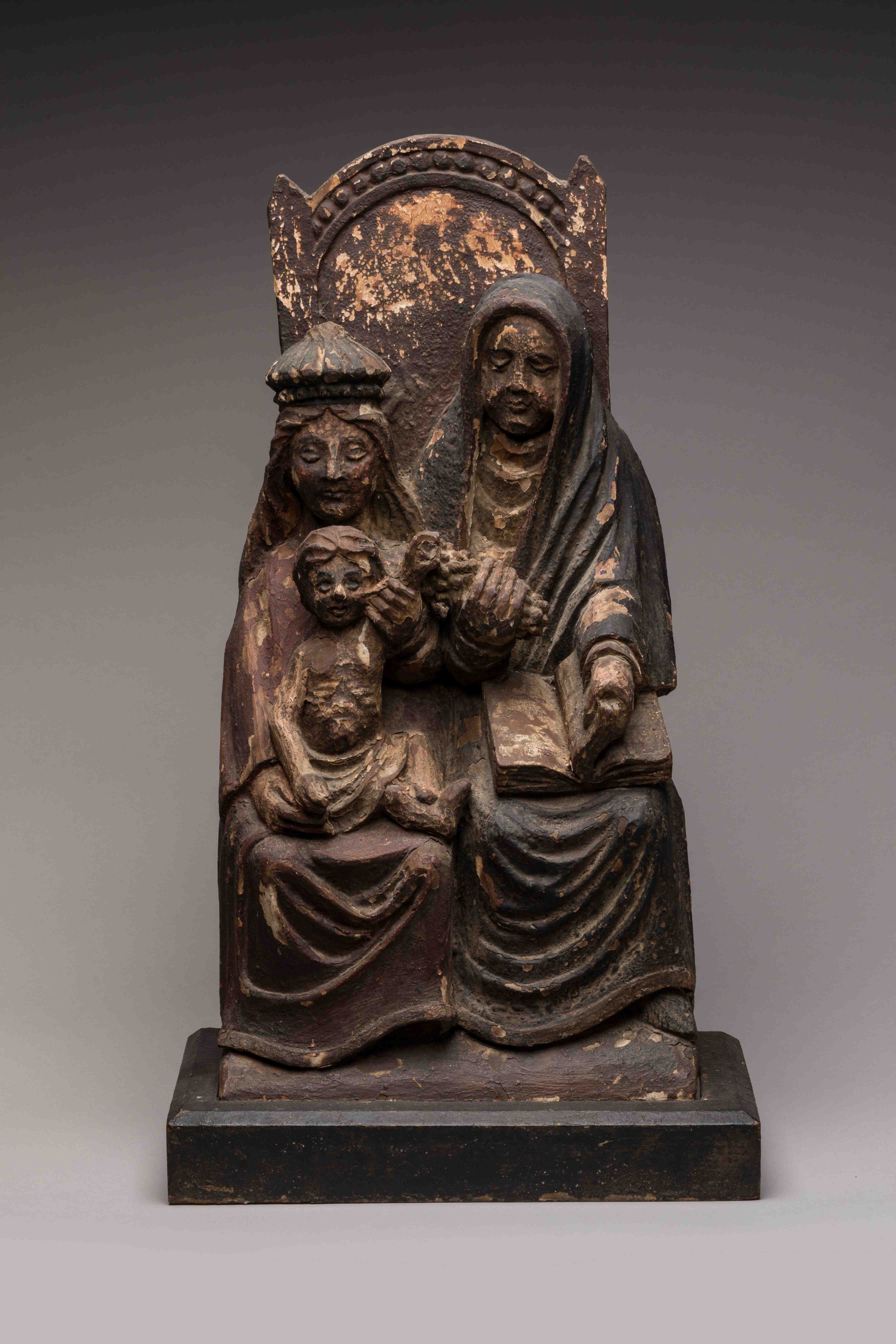 SAINTE ANNE TRINITAIRE de Châteaulin
Groupe en bois sculpté et polychromé...