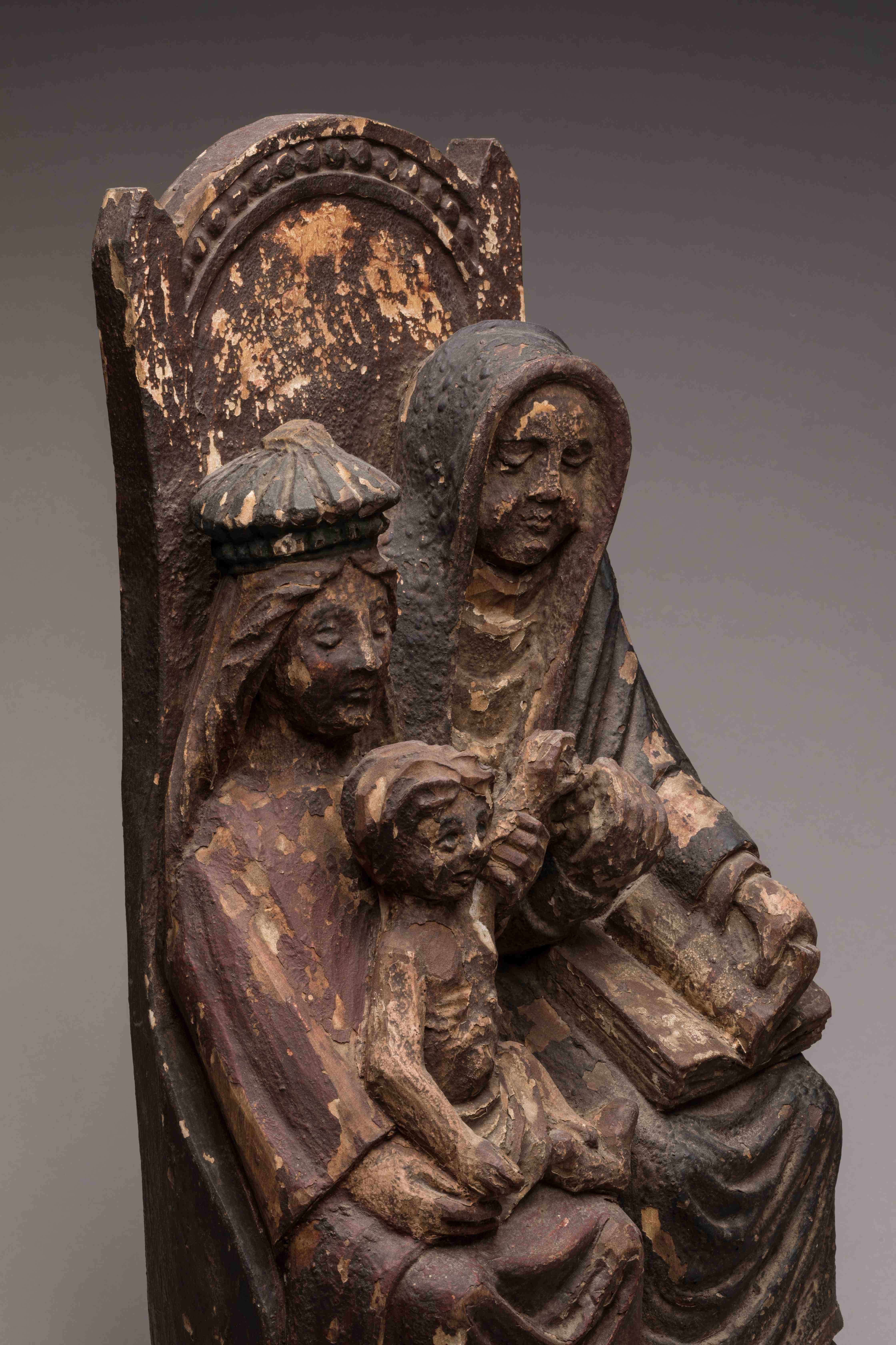 SAINTE ANNE TRINITAIRE de Châteaulin
Groupe en bois sculpté et polychromé...