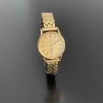 OMEGA. MONTRE-BRACELET de dame DE VILLE en or jaune. Cadran...