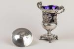 Important SUCRIER en argent adoptant la forme d'un vase Médicis....