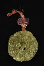 CHINE - Vers 1900PENDENTIF en citrine jaune, en forme de...