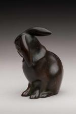 Edouard-Marcel SANDOZ (Bâle, 1881 - Lausanne, 1971)
Lapin assis, tête tournée,...