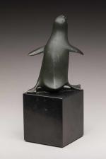 Georges-Henri LAURENT (1880-1940)
Manchot marchant, vers 1930.
Bronze à patine verte signé...