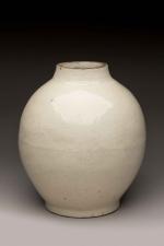 CHINE - Dynastie MING  (1368 - 1644)Bas de vase...