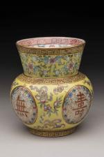 CHINE - Dynastie QING (1644 - 1911)Pot (zhadou) en porcelaine...
