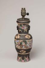 CHINE - Nankin, XIXème siècle
Vase de forme balustre à col...