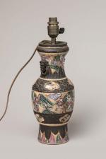 CHINE - Nankin, XIXème siècle
Vase de forme balustre à col...