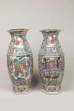 CHINE - Canton, XIXème siècle
Paire de grands vases de forme...