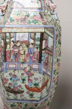 CHINE - Canton, XIXème siècle
Paire de grands vases de forme...
