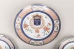 CHINE, Canton - XIXème siècleCoupe et deux assiettes en porcelaine...