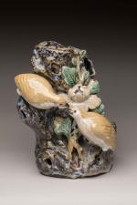 CHINE, XXème siècleVase en grès émaillé polychrome en forme de...