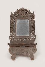 CHINE, Canton - Vers 1900
Miroir en bois sculpté et ajouré...