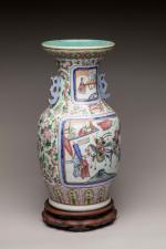 CHINE - Canton, vers 1900
Vase en porcelaine émaillée polychrome de...