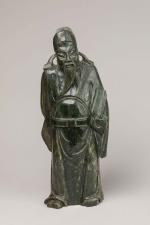 CHINE, XXème siècleStatuette de dignitaire debout en néphrite verte.Hauteur :...