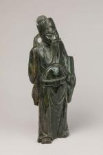 CHINE, XXème siècleStatuette de dignitaire debout en néphrite verte.Hauteur :...