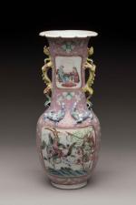 CHINE - Canton, Vers 1900Vase de forme balustre en porcelaine...