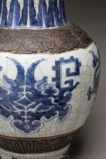 CHINE - Nankin, vers 1900
Vase en porcelaine belu blanc à...