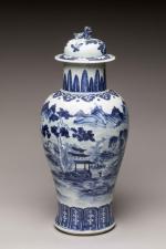 CHINE - Canton, vers 1900
Vase couvert en porcelaine décorée en...