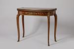 François LINKE (1855-1946). TABLE A JEU formant CONSOLE de forme...