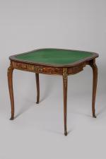 François LINKE (1855-1946). TABLE A JEU formant CONSOLE de forme...