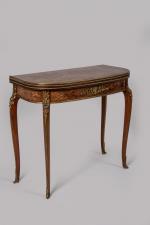 François LINKE (1855-1946). TABLE A JEU formant CONSOLE de forme...